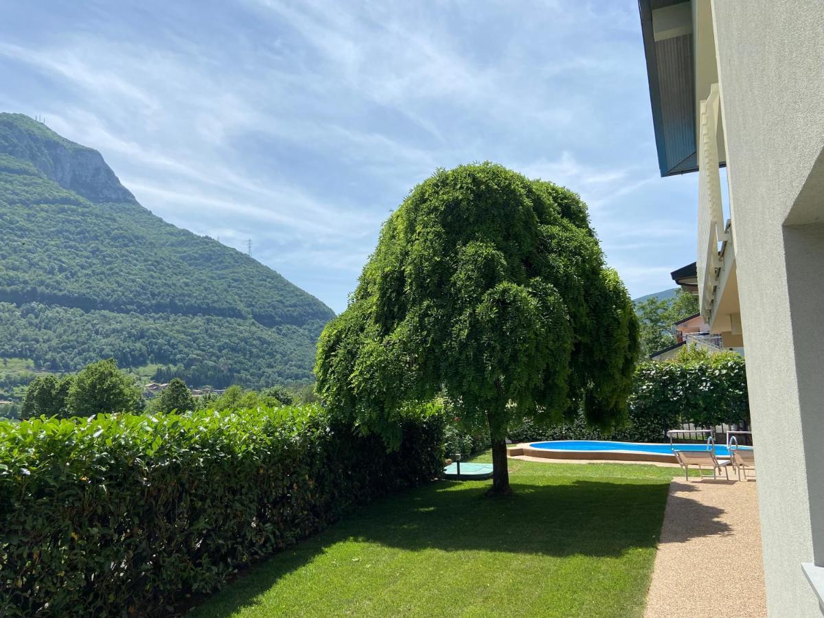 Maison Morandi Spinone Al Lago Bagian luar foto